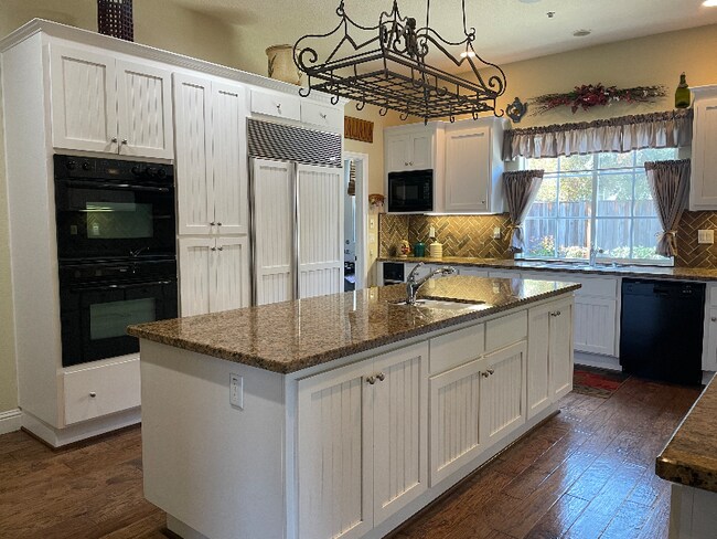 Building Photo - 2653 St Helena Ct