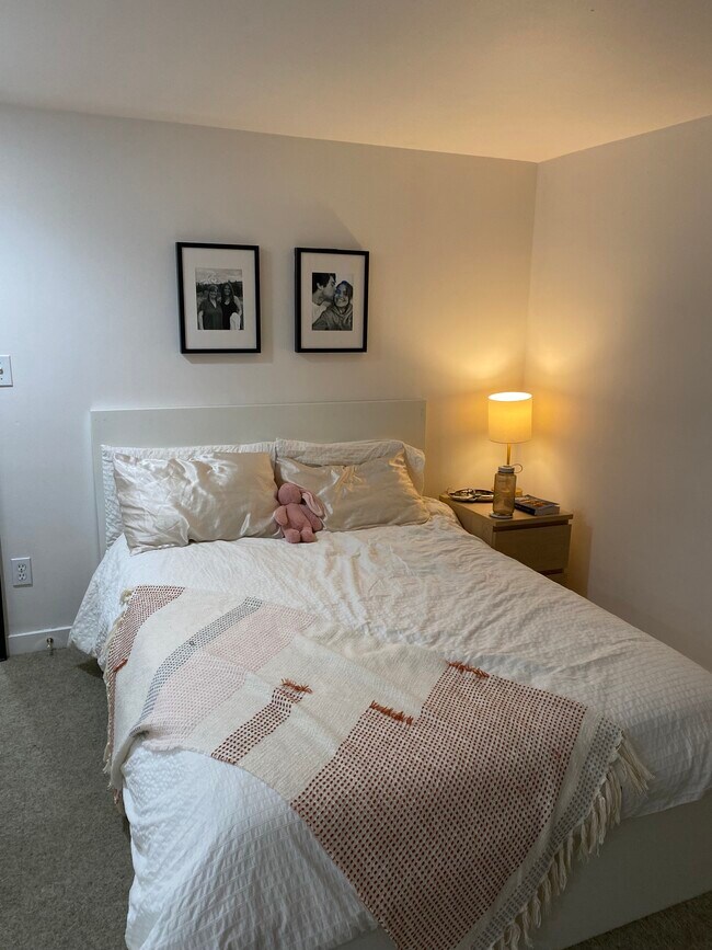 Foto del edificio - 216 W Boston St