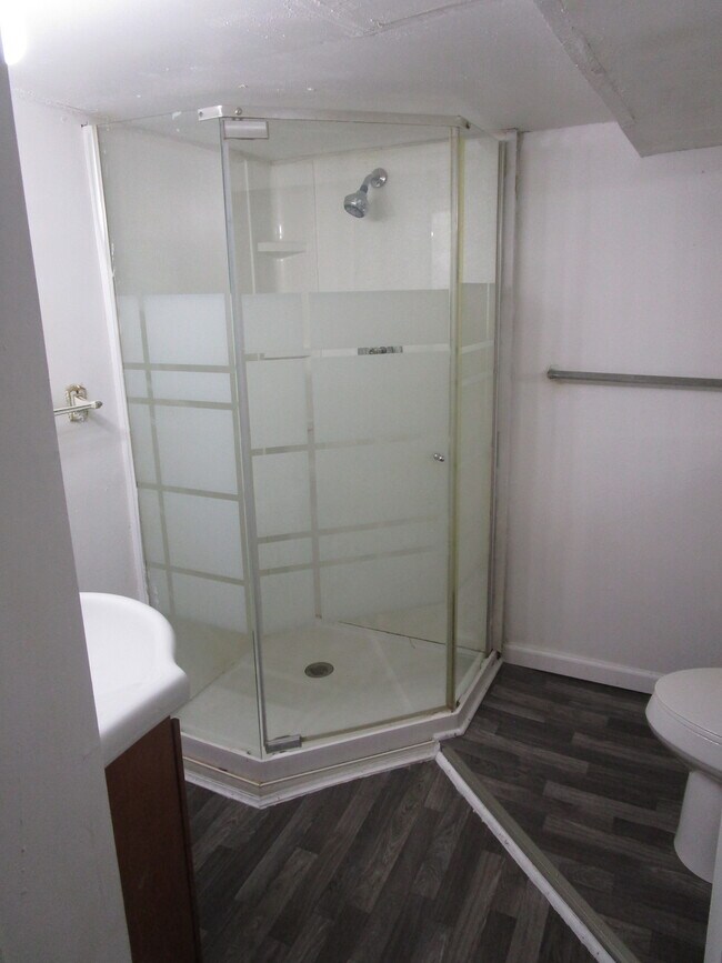 Baño - 1110 W Jackson St