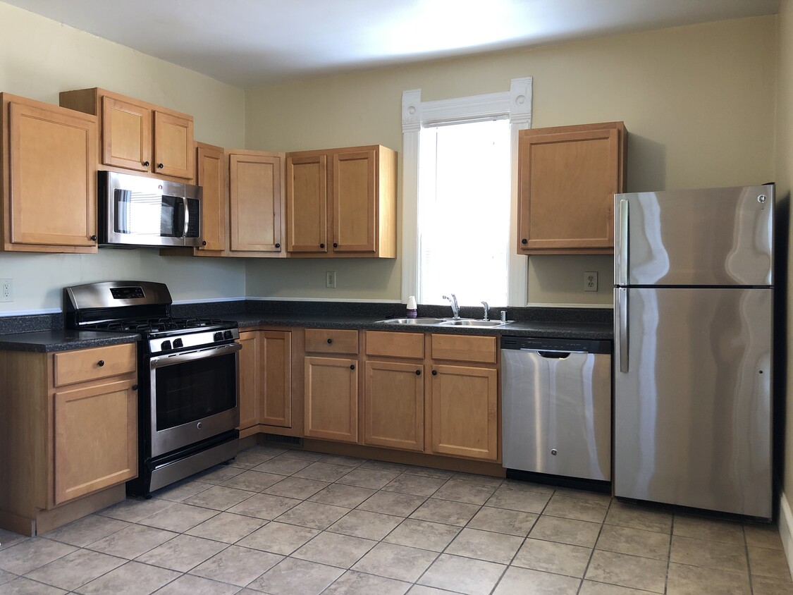 Primary Photo - 2213 S Robinson Ave