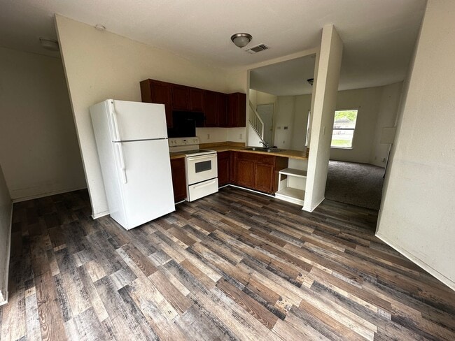 Foto del edificio - 8437 Forest Ridge Dr