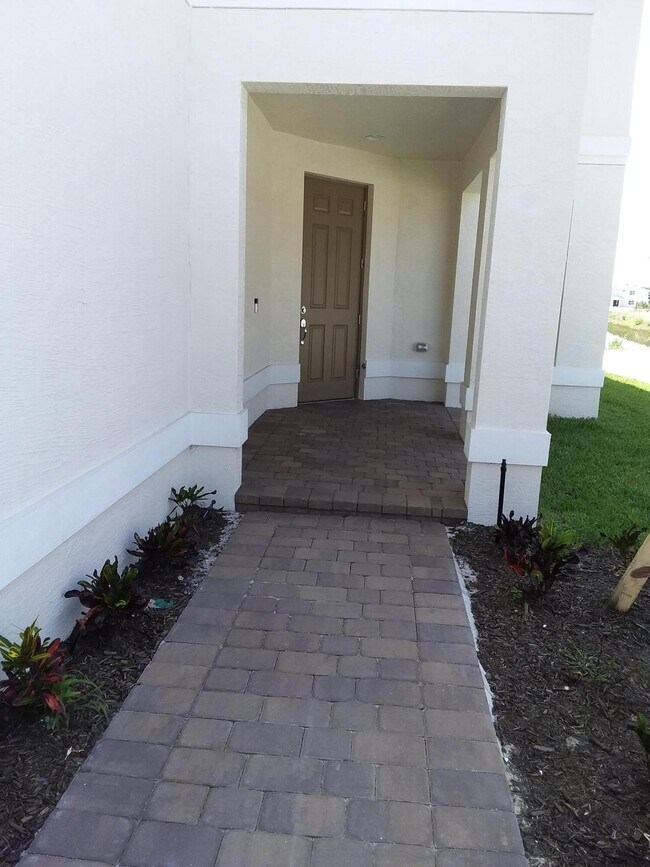 Building Photo - 1828 NW Cataluna Cir