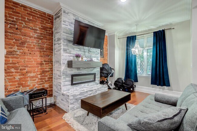Foto del edificio - 5022 Hazel Ave