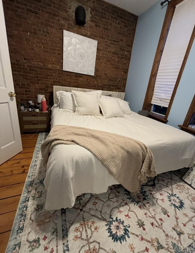 Building Photo - 265 Main St