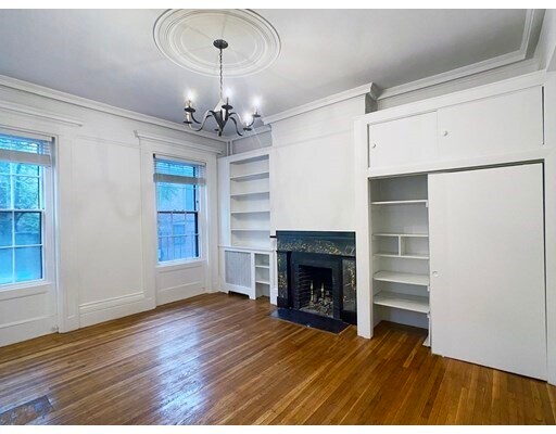 Primary Photo - 109 Charles St