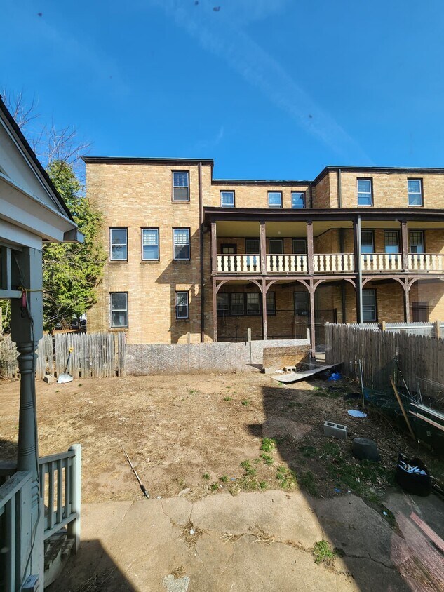 Foto del edificio - 21 Pond St