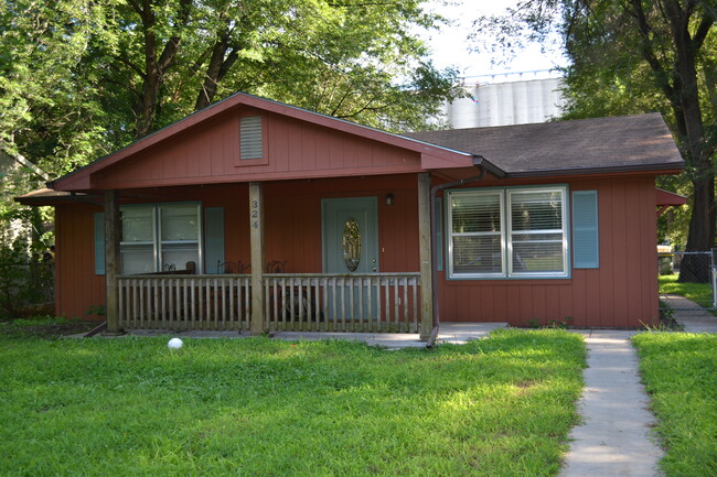 Building Photo - 324 Perry Street