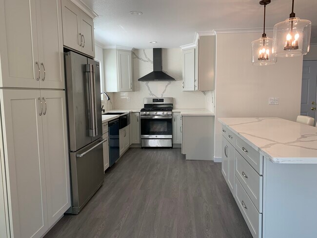 Building Photo - 28396 Dickens Ave