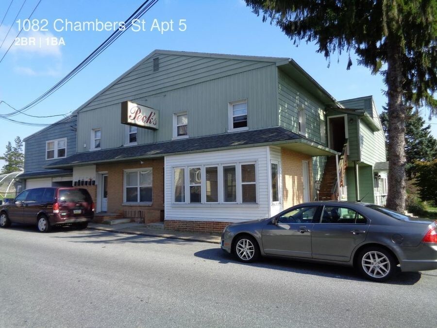 Primary Photo - 1082 Chambers St