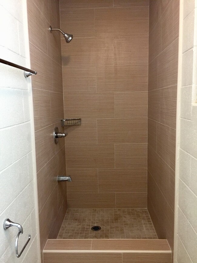 Photo - Punchbowl: Renovated Small Studio with Was... Apartment