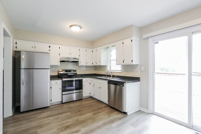 Building Photo - 6306 E 150th Terrace