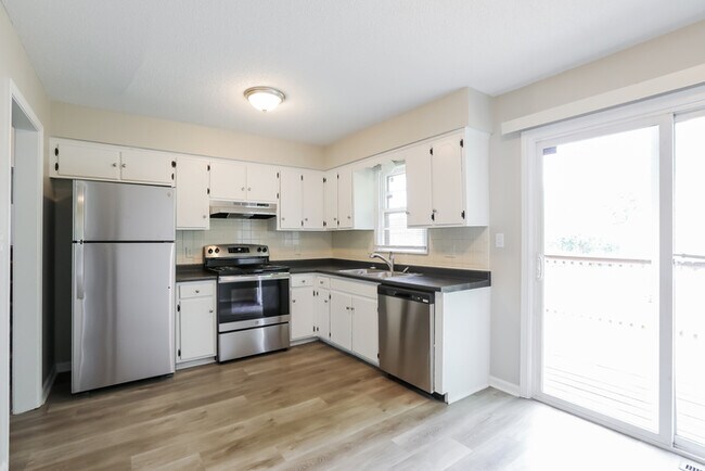 Foto del edificio - 6306 E 150th Terrace