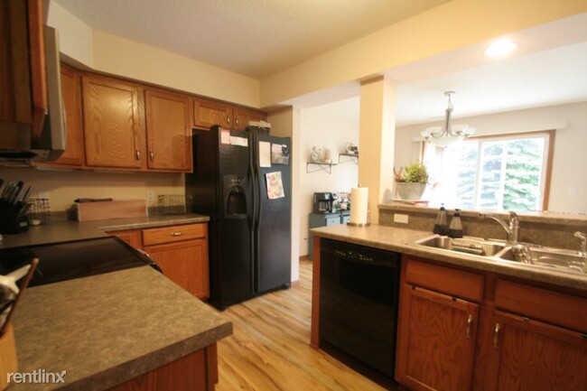 Building Photo - 2572 Hawk Ridge Ct SE