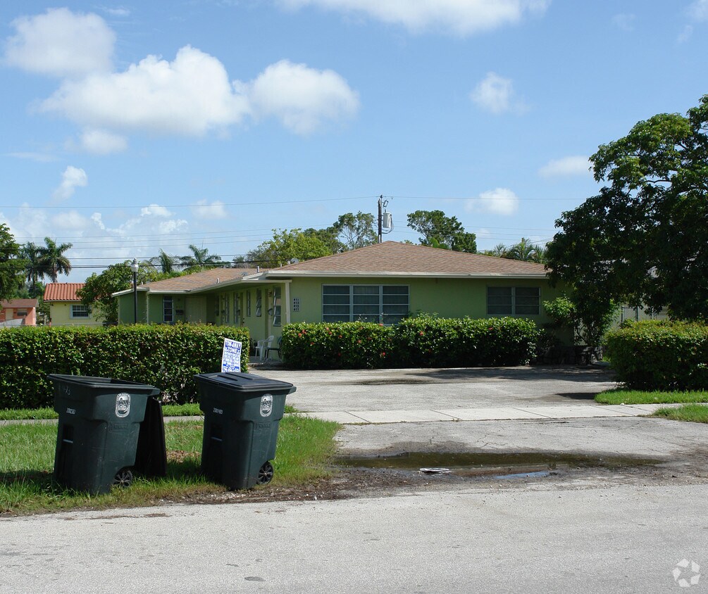 Primary Photo - 471-477 NE 139th St