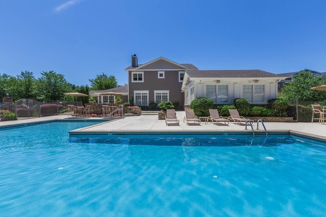 Building Photo - Seasons at Biltmore Lake Condominiums