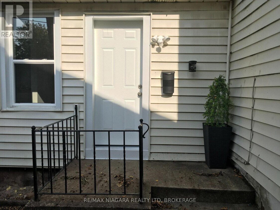 Primary Photo - 163 Welland Ave