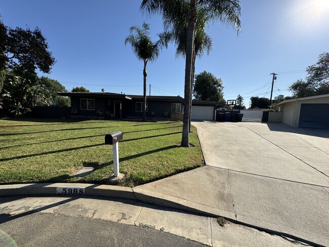 Building Photo - Single story 5 bed 2 bath house for lease ...