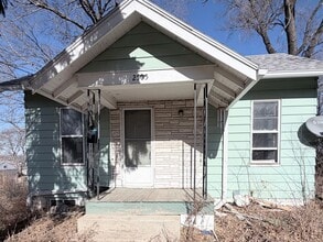 Building Photo - 2505 Chicago Ave