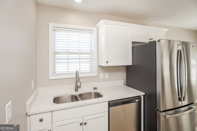 Building Photo - 7817 Cambridge Dr