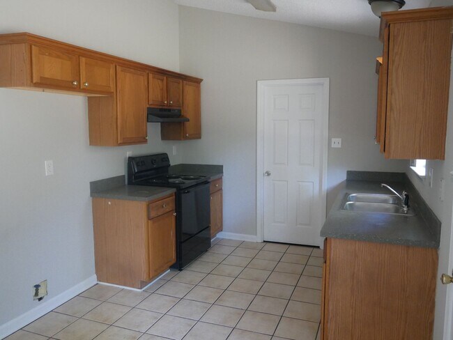 Building Photo - ****JUST REDUCED****2610 Waverly Dr, Horn ...