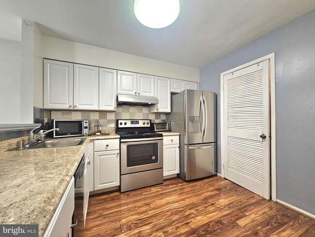 Building Photo - 8077 Pantano Pl