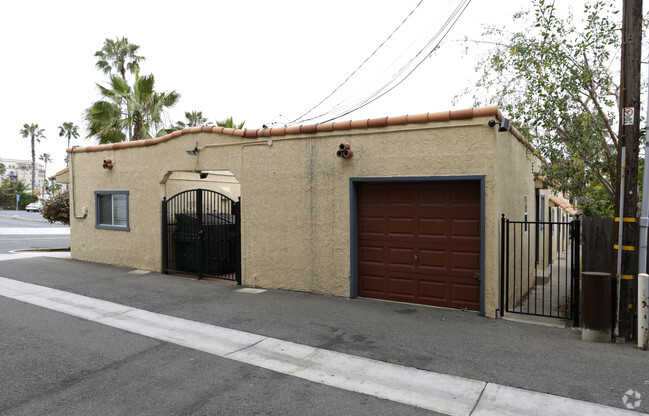 Building Photo - 400-406 Civic Center Dr