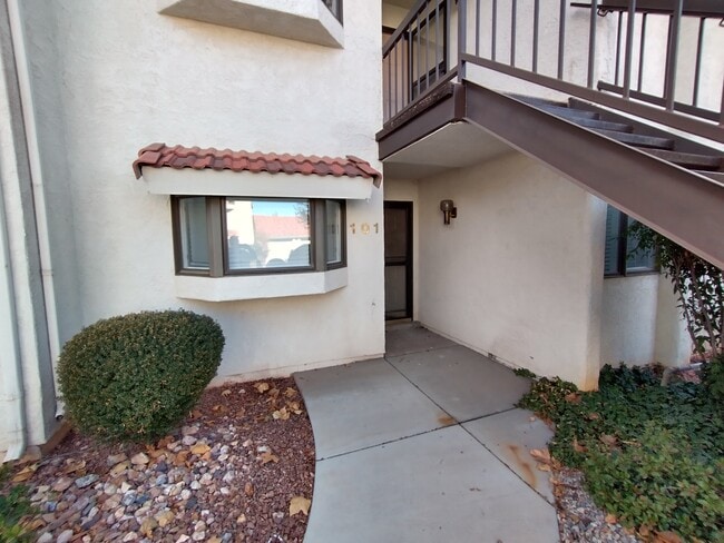 Building Photo - 275 S Valley View Dr