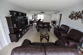 Building Photo - 3800 Oaks Clubhouse Dr