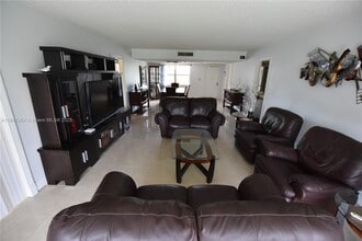 Building Photo - 3800 Oaks Clubhouse Dr
