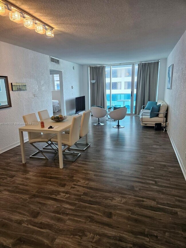 Building Photo - 4001 S Ocean Dr
