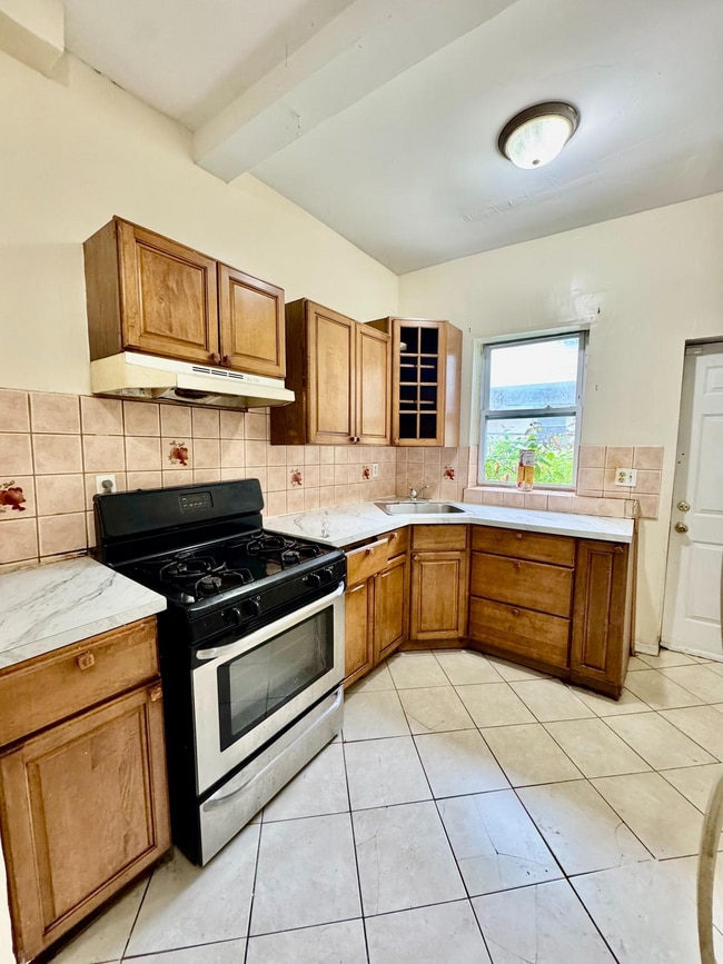 Building Photo - 220 S Millick St