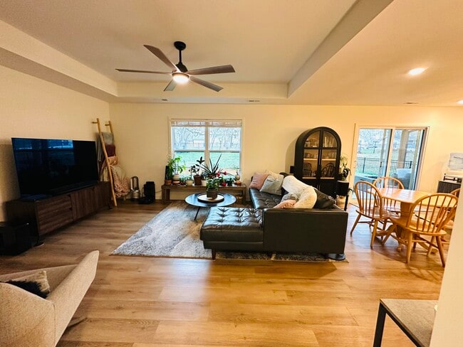 Foto del edificio - 7671 N Rainbow Dr