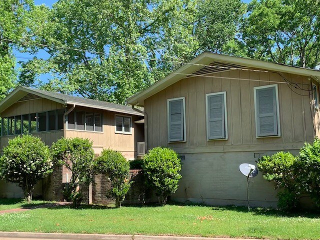 Primary Photo - 1439 Riverwood Dr