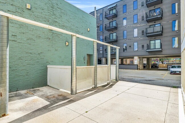 Building Photo - 5 E Columbia Ave