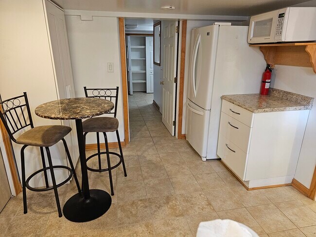 Kitchen area - 9701 Fairway Ave