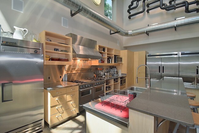 Interior Photo - The GEE House