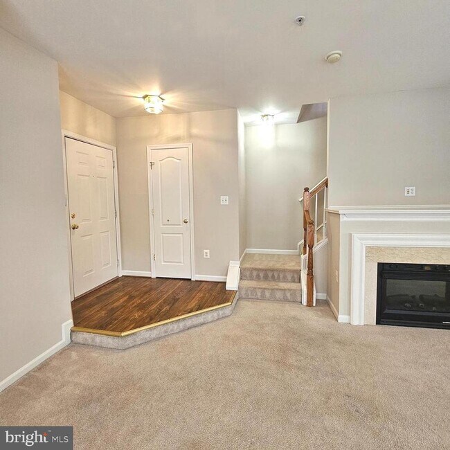 Building Photo - 5098 English Terrace