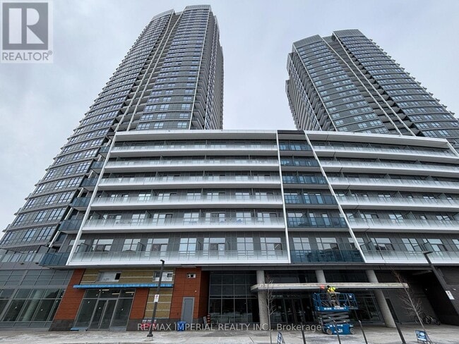 Building Photo - 30 Upper Mall Wy