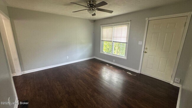 Foto del edificio - 6109 Price Ln Rd