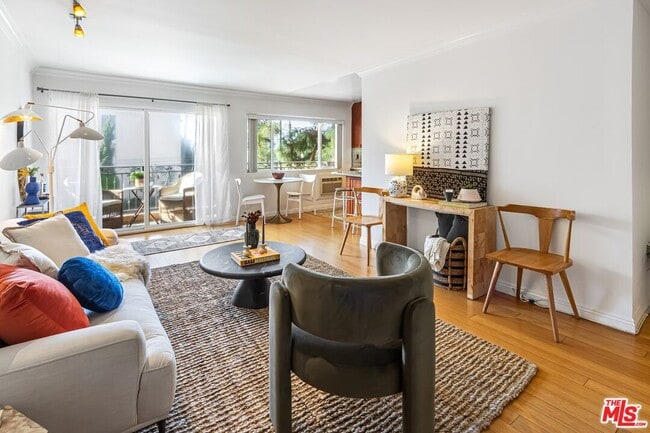 Foto del edificio - 1154 S Barrington Ave