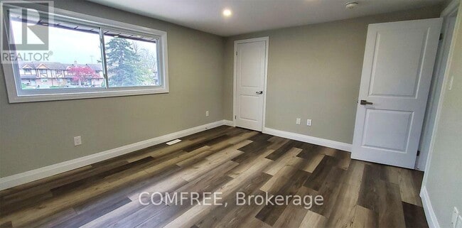 Photo du bâtiment - 33 Berkley Dr