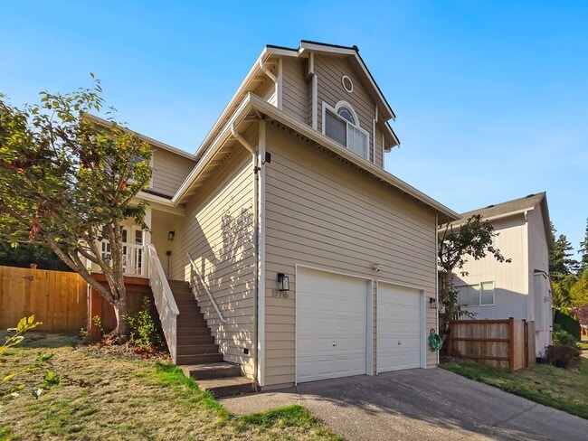 Foto del edificio - Updated 4-Bed Home Near Future Light Rail ...