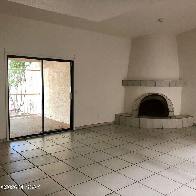 Foto del edificio - 2530 E Forgeus Pl