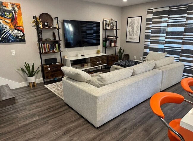 Building Photo - Stunning 2 bedroom, 1.5 bathrooms, 2 story townhouse for rent in Allure Condos in Serra Mesa!