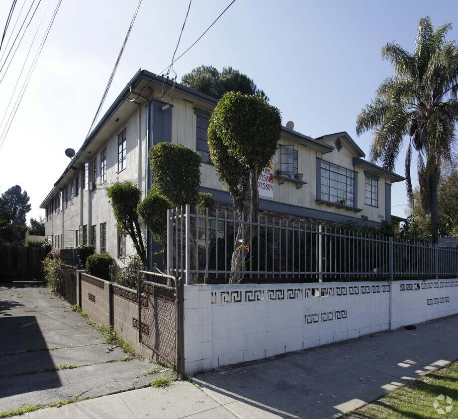 Primary Photo - 13560 Victory Blvd