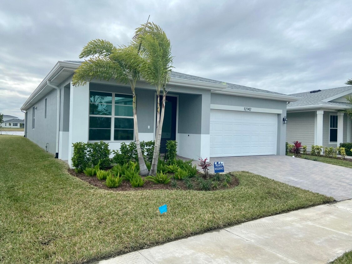 12742 SW Phoenix Dr, Port Saint Lucie, FL 34987 House Rental in Port
