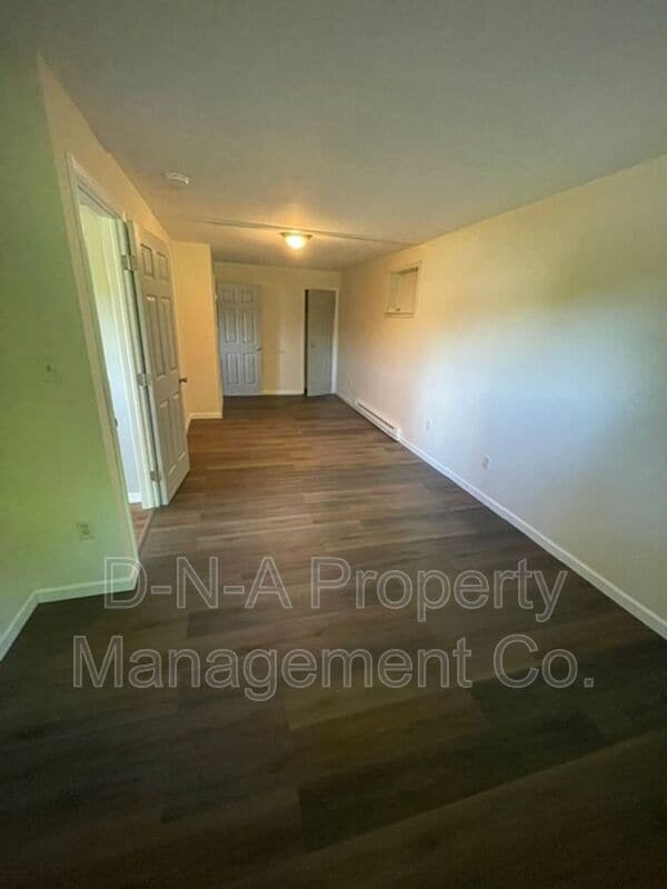 Building Photo - 307 Adams Dr