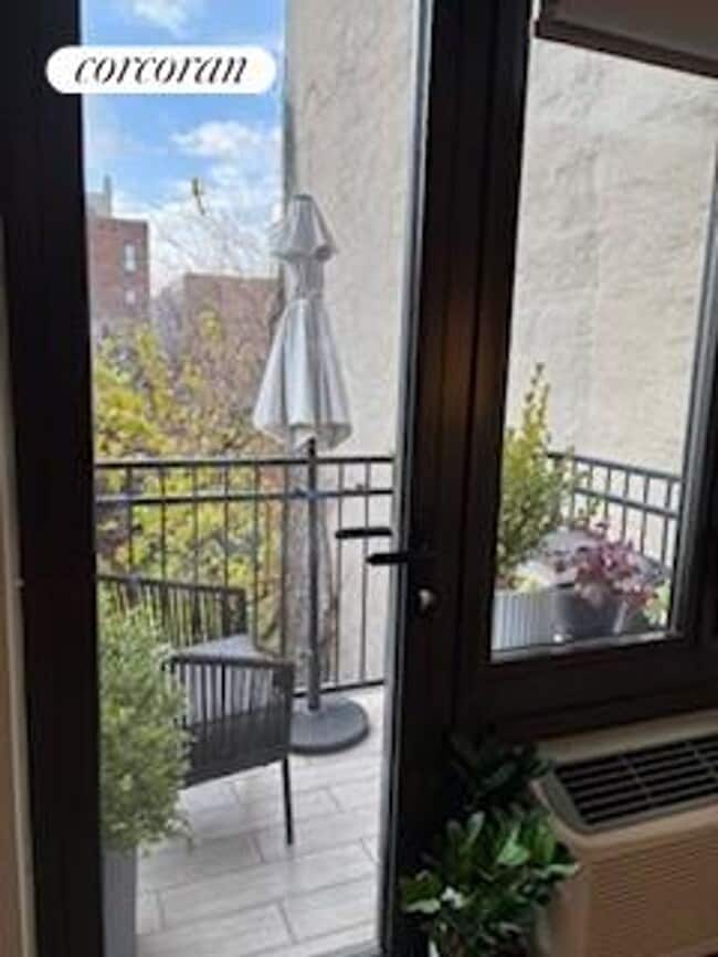 Building Photo - 821 9th Ave