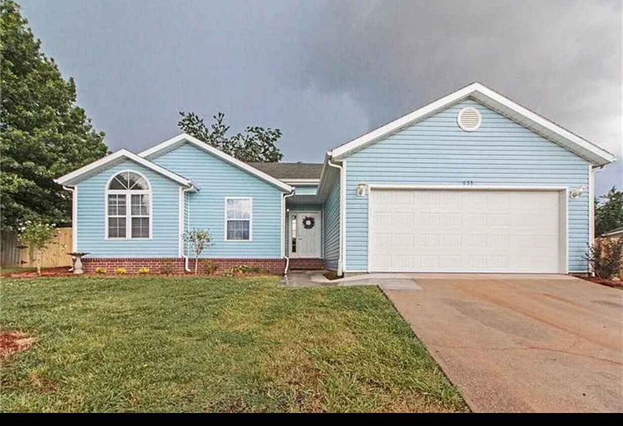 Primary Photo - 655 Daisy Ln