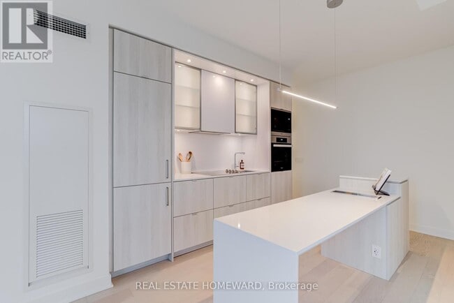 Building Photo - 11 Yorkville Ave